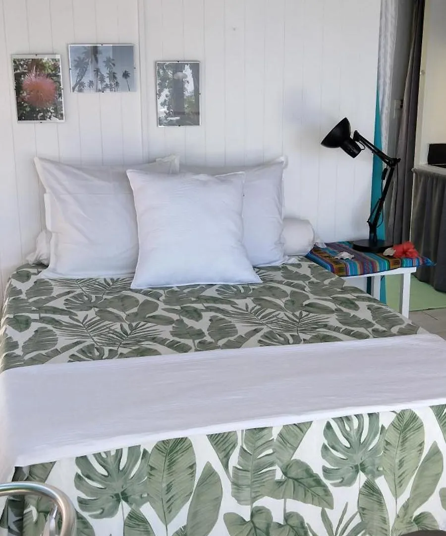 Bungalow Vue Lagon 180 Degre, La Maison Bleue Moorea French Polynesia