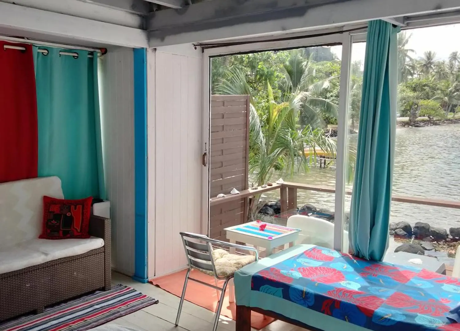 Guest house Bungalow Vue Lagon 180 Degre, La Maison Bleue Moorea